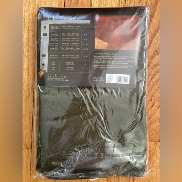 Oval pine damask fabric tablecloth, 60”x 84”, NEW - great for the holidays - Picture 2 of 3